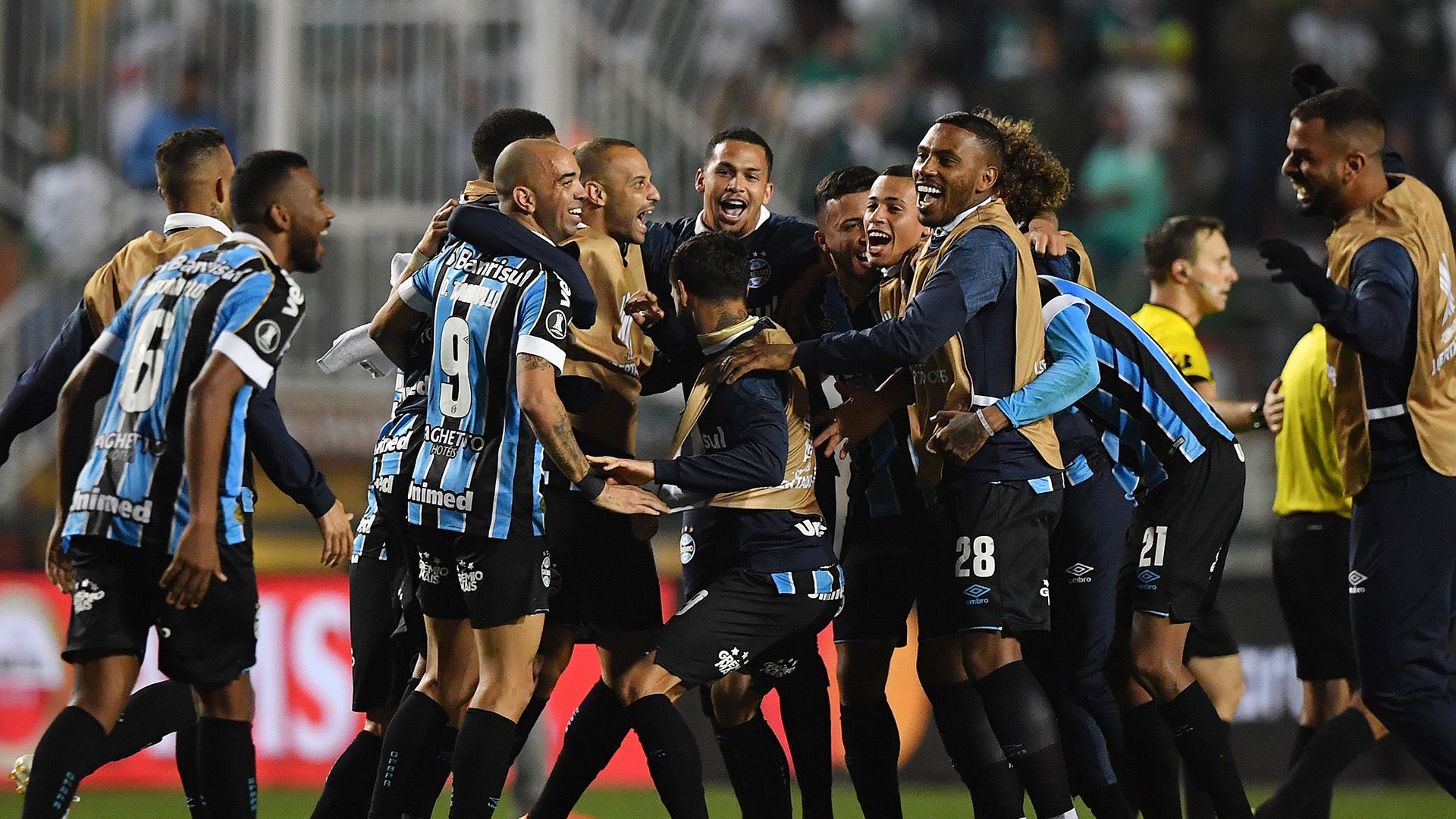 Jogadores comemoram classificação Palmeiras Grêmio Libertadores 27082019