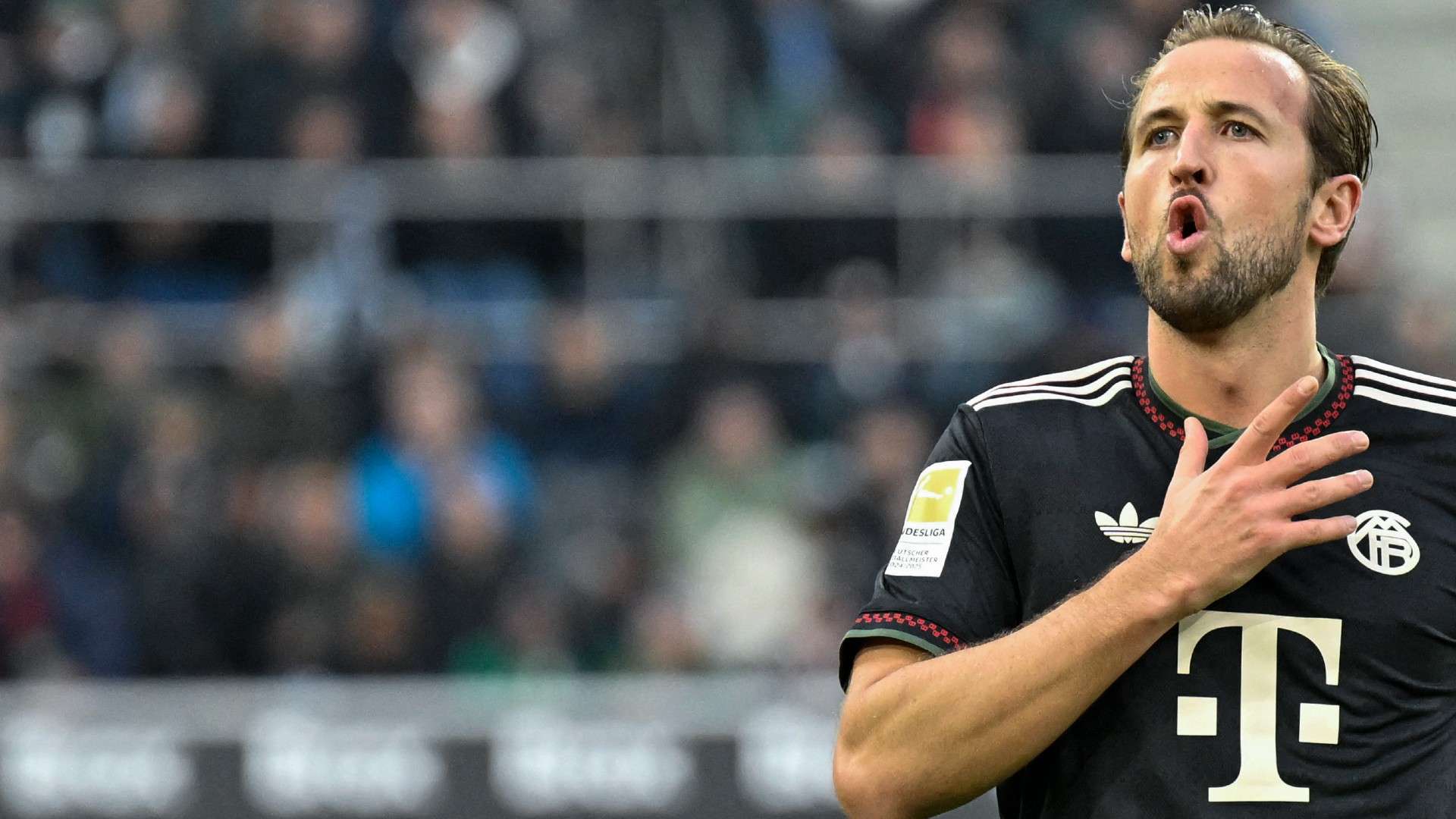 Bayern Munich's English forward #09 Harry Kane celebrates