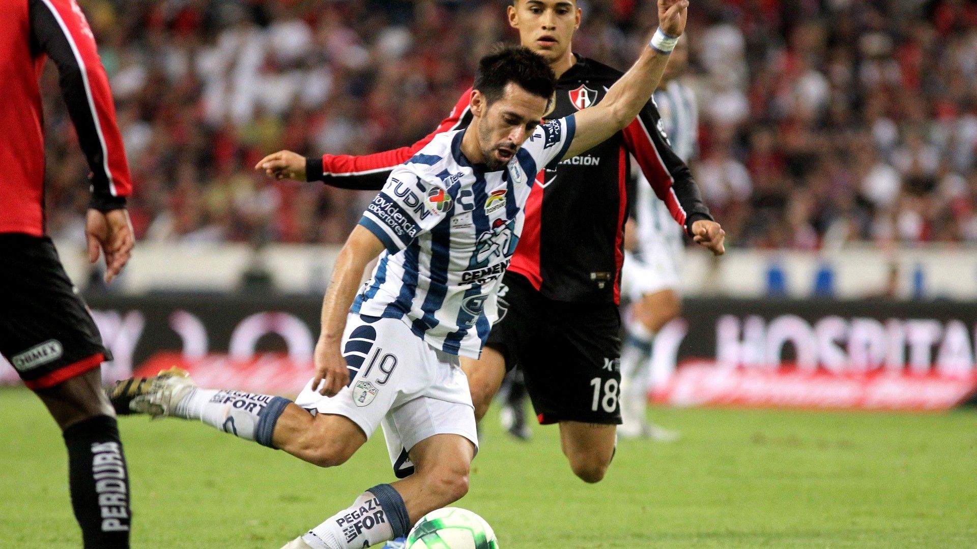 Fernando Navarro Jéremy Márquez Atlas Pachuca Clausura 2022