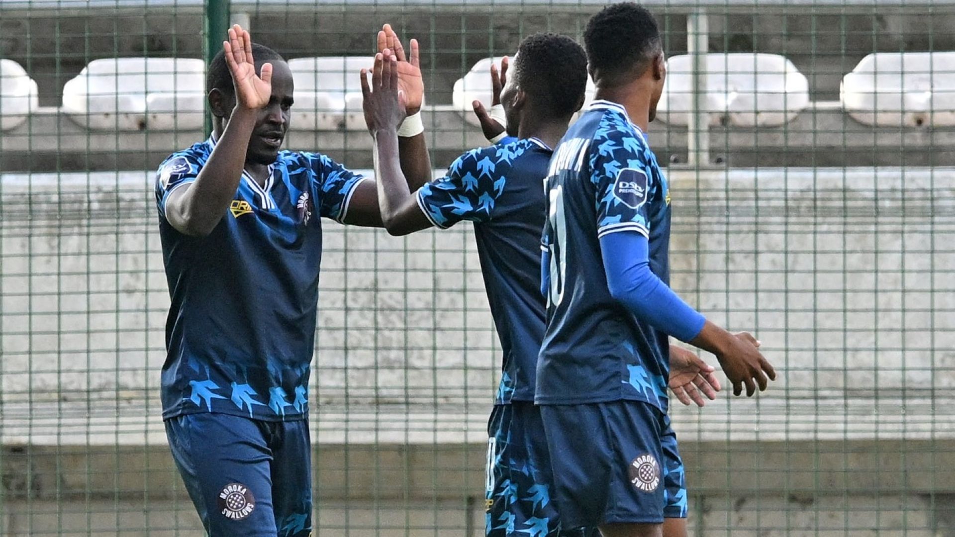 Gabadinho Mhango, Swallows.