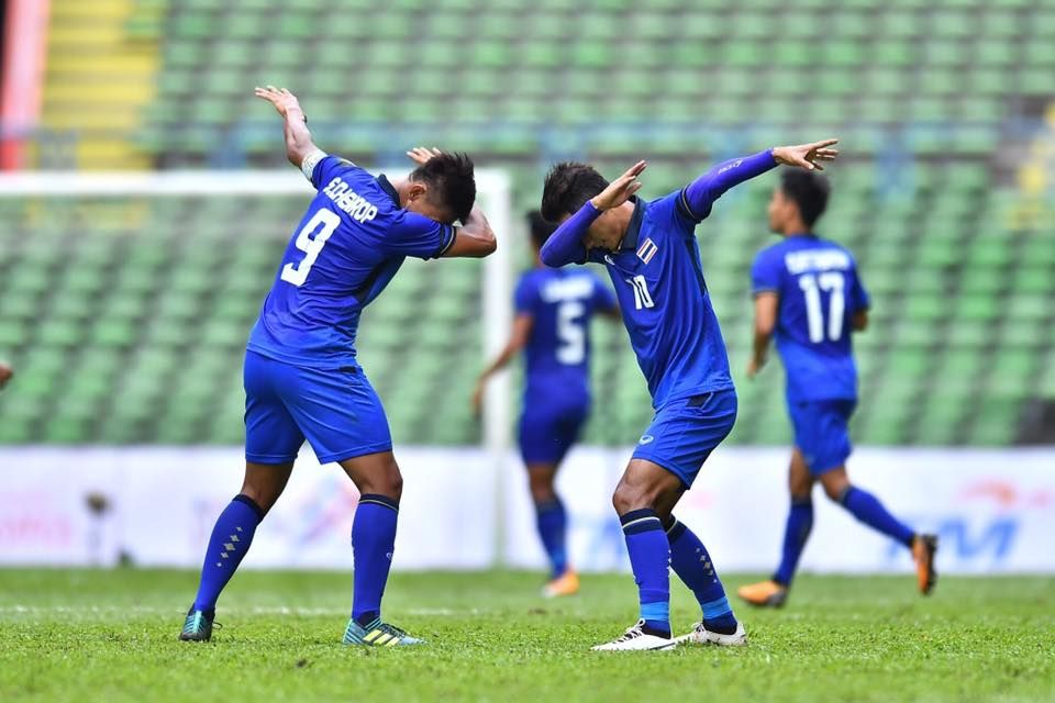 IN PICTURES: ช้างศึกออกตัวฝืด