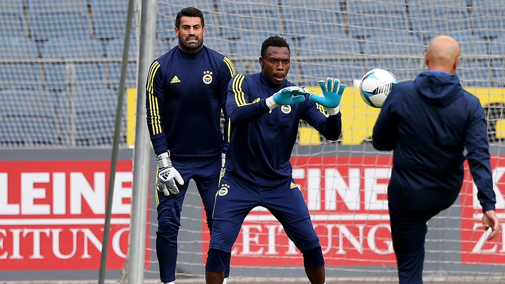 Volkan Demirel Carlos Kameni