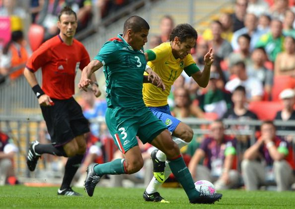 Carlos Salcido vs Neymar