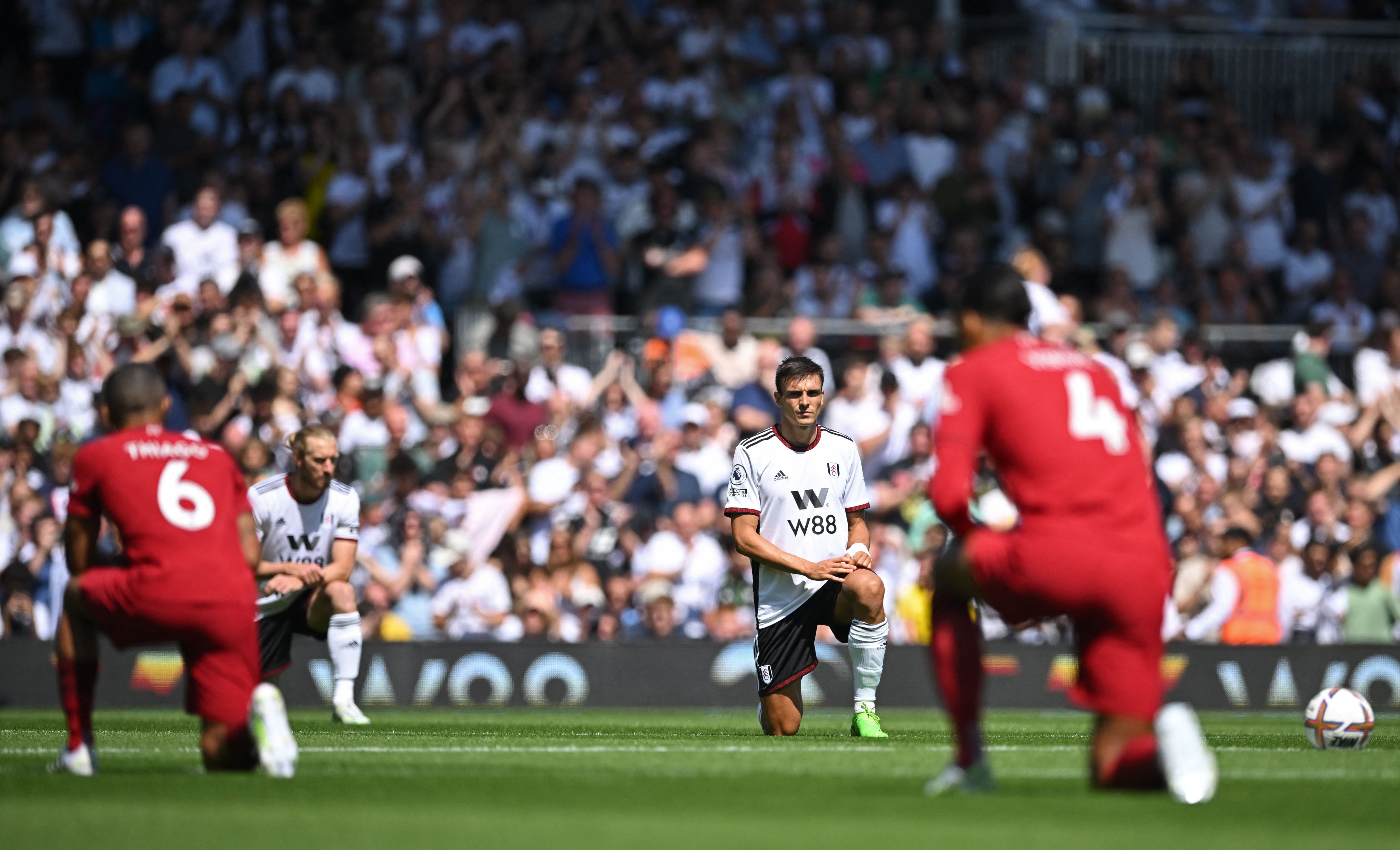Fulham Liverpool knee 2022-23