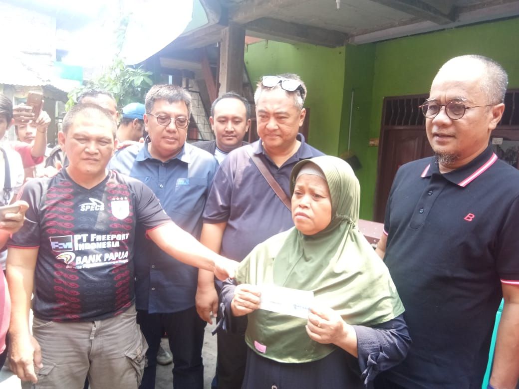 Perwakilan Klub Liga 1 bersama keluarga Haringga Sirila