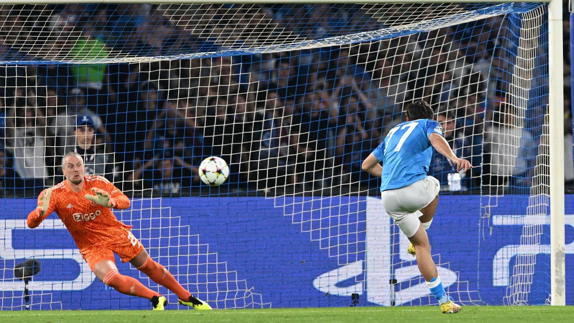 Kvaratskhelia Napoli Ajax Champions League