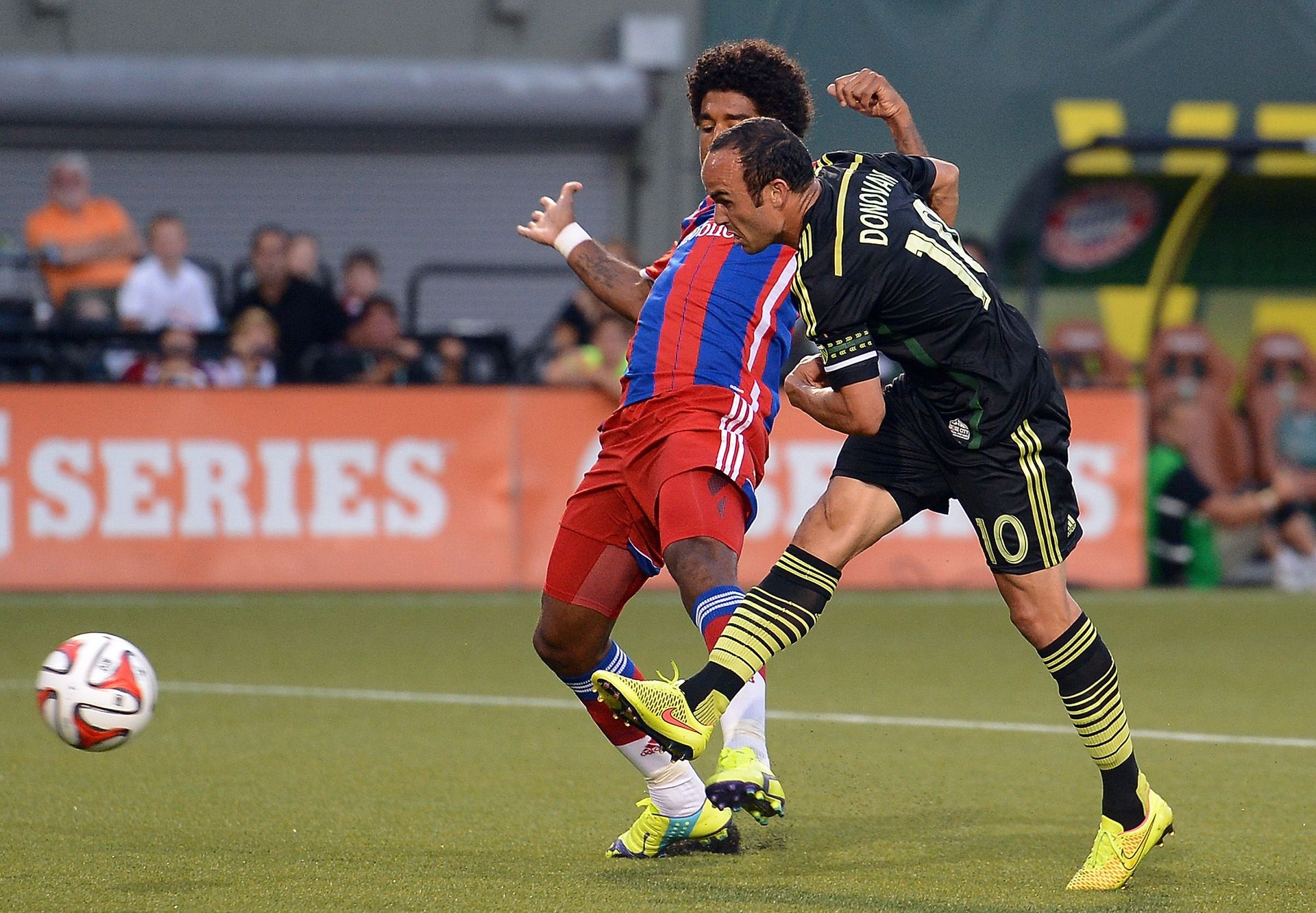 Landon Donovan Dante MLS All-Stars Bayern Munich Friendly 08062014