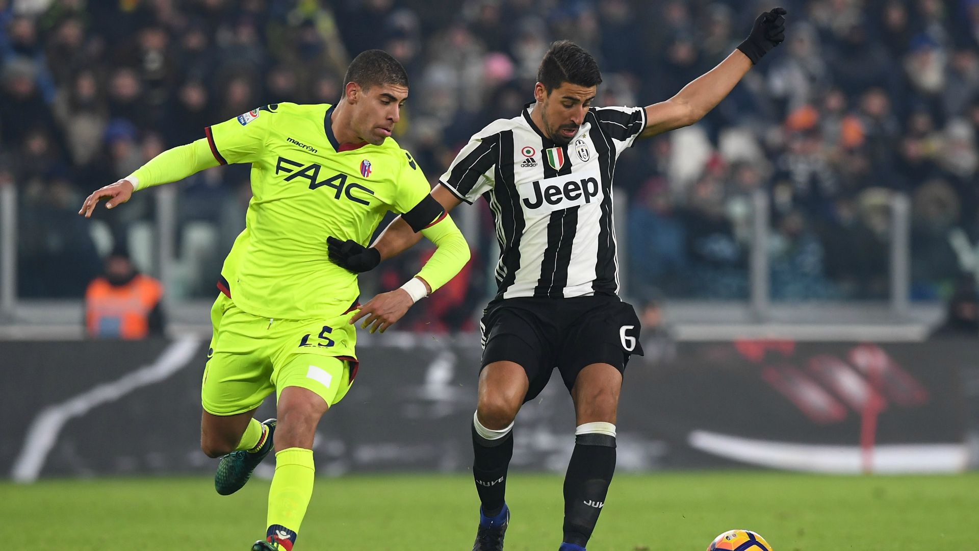 Sami Khedira Adam Masina Juventus Bologna Serie A 08012017