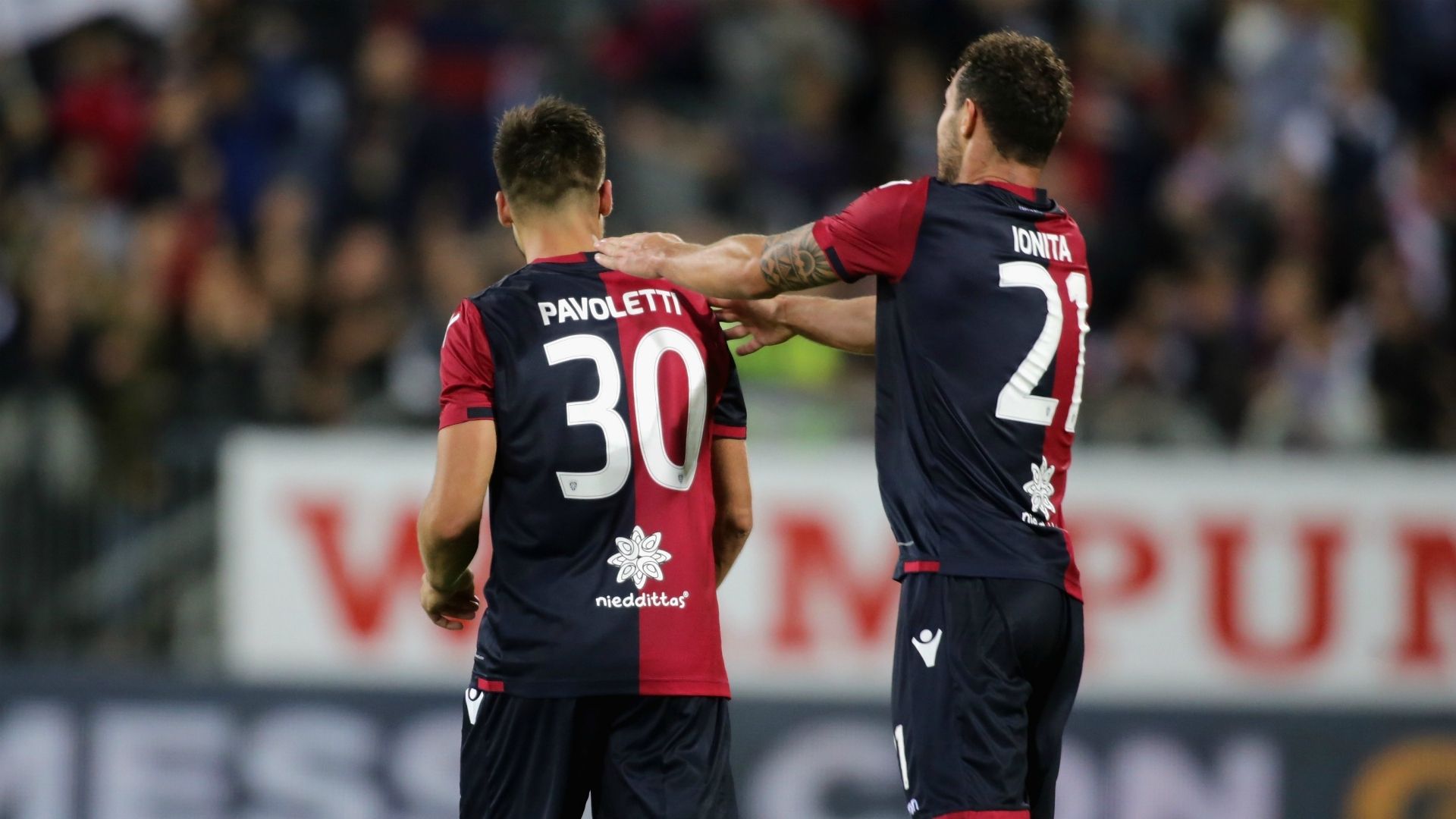 Leonardo Pavoletti Artur Ionita Cagliari Benevento Serie A 10252017