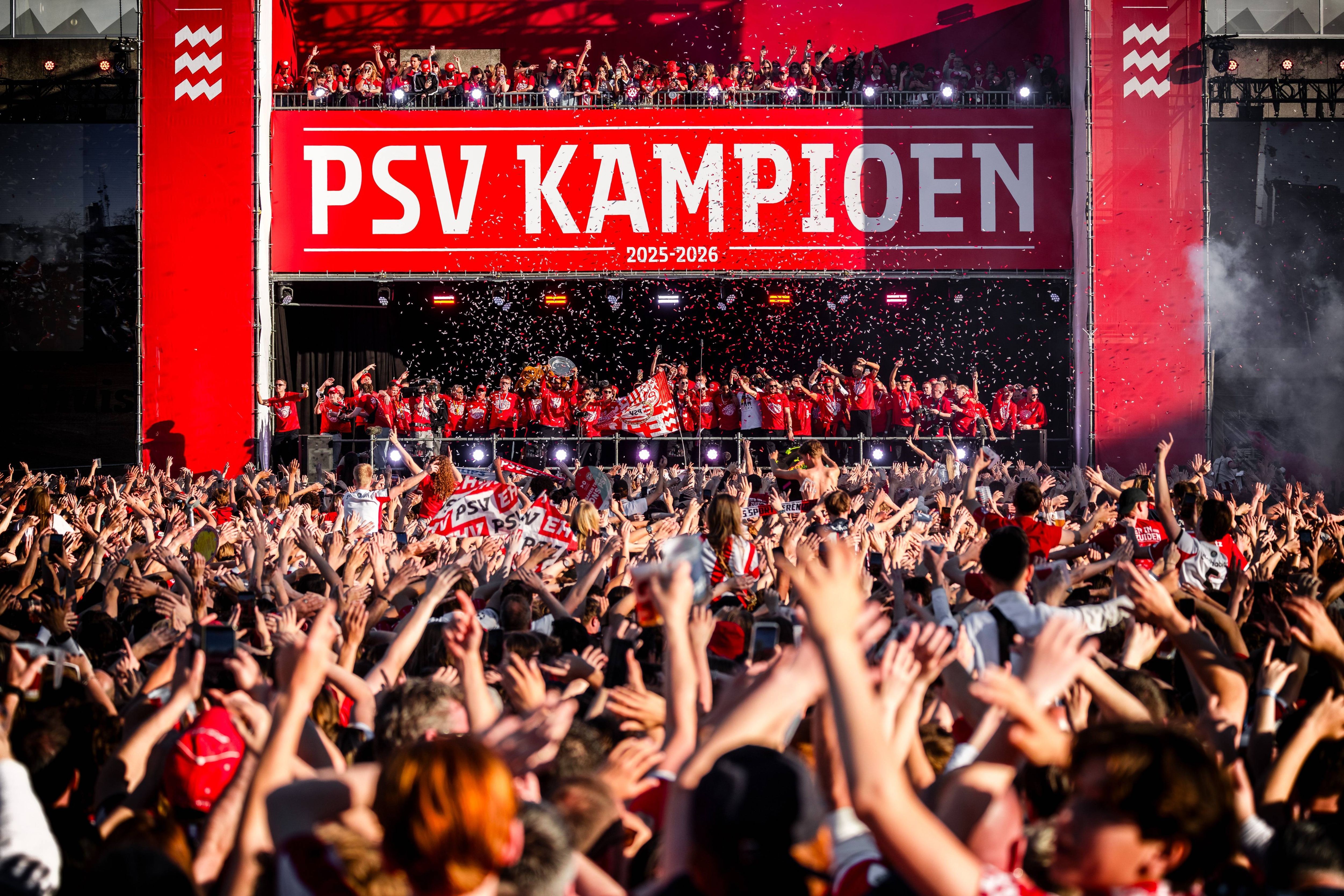 PSV huldiging