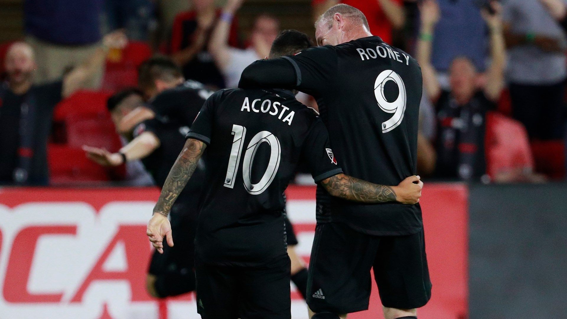 Wayne Rooney Lucho Acosta DC United