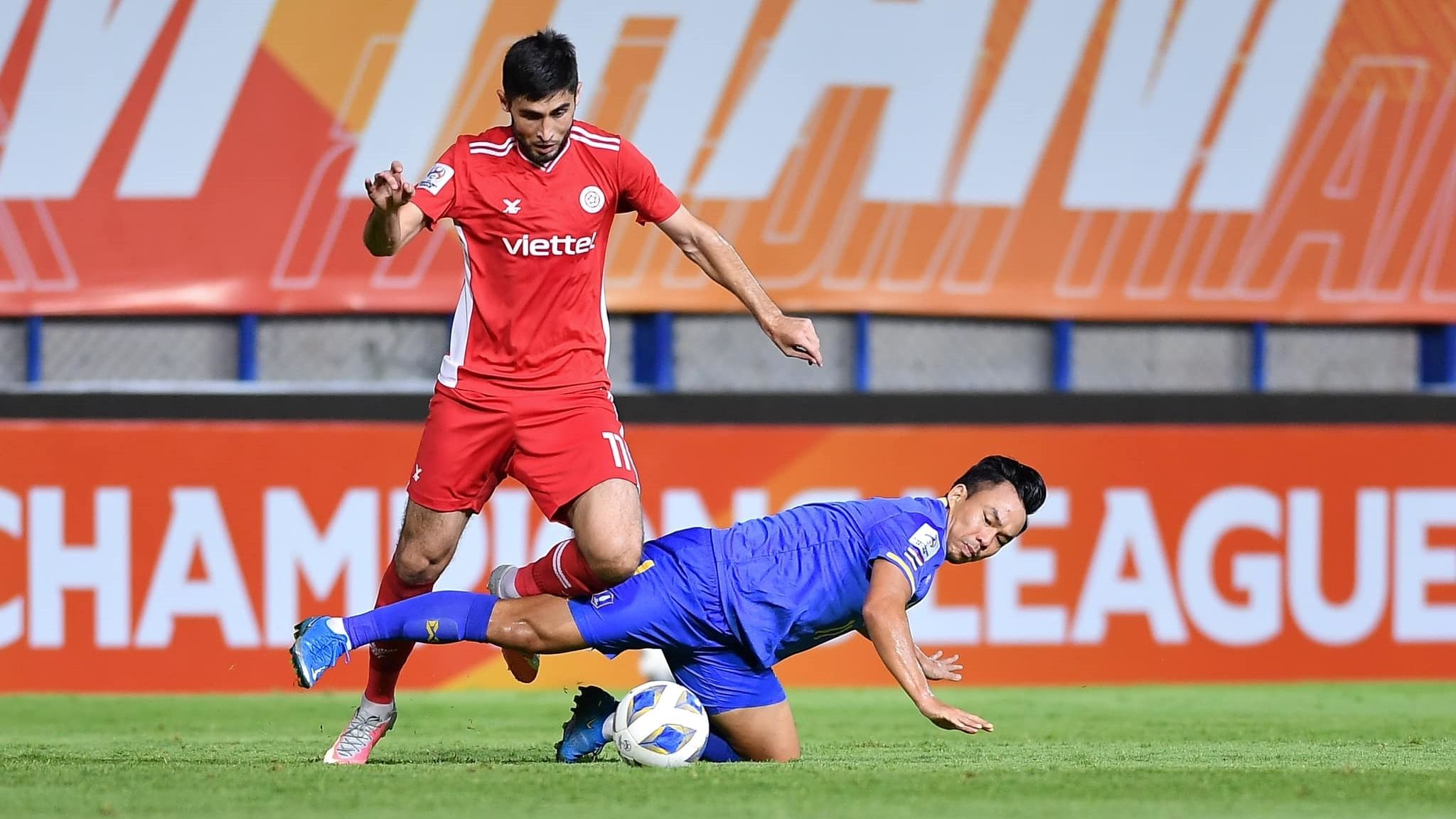 Jahongir Abdumominov Jaha BG Pathum United vs Viettel AFC Champions League 2021