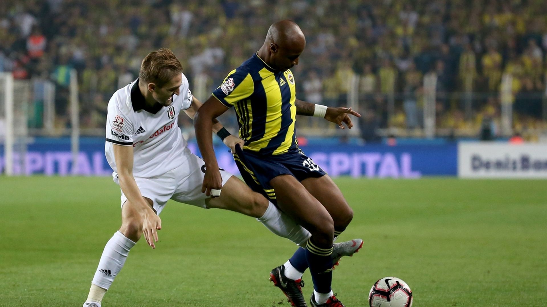 Caner Erkin Andre Ayew Fenerbahce Besiktas 9242018