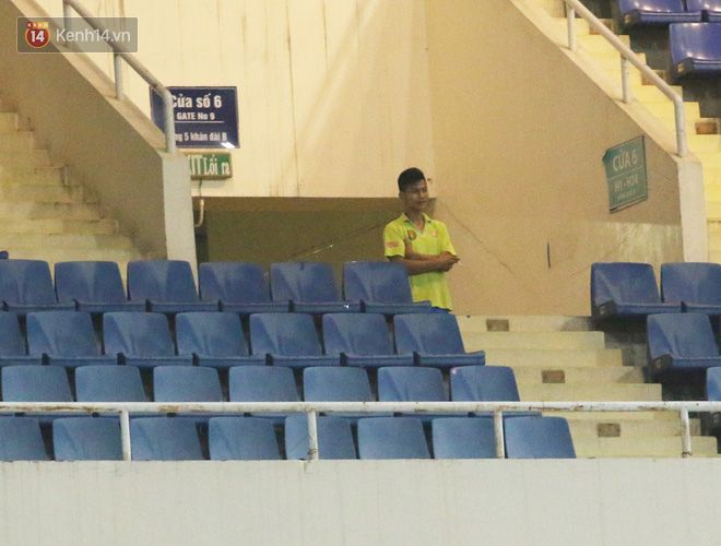 CĐV xem trộm Việt Nam