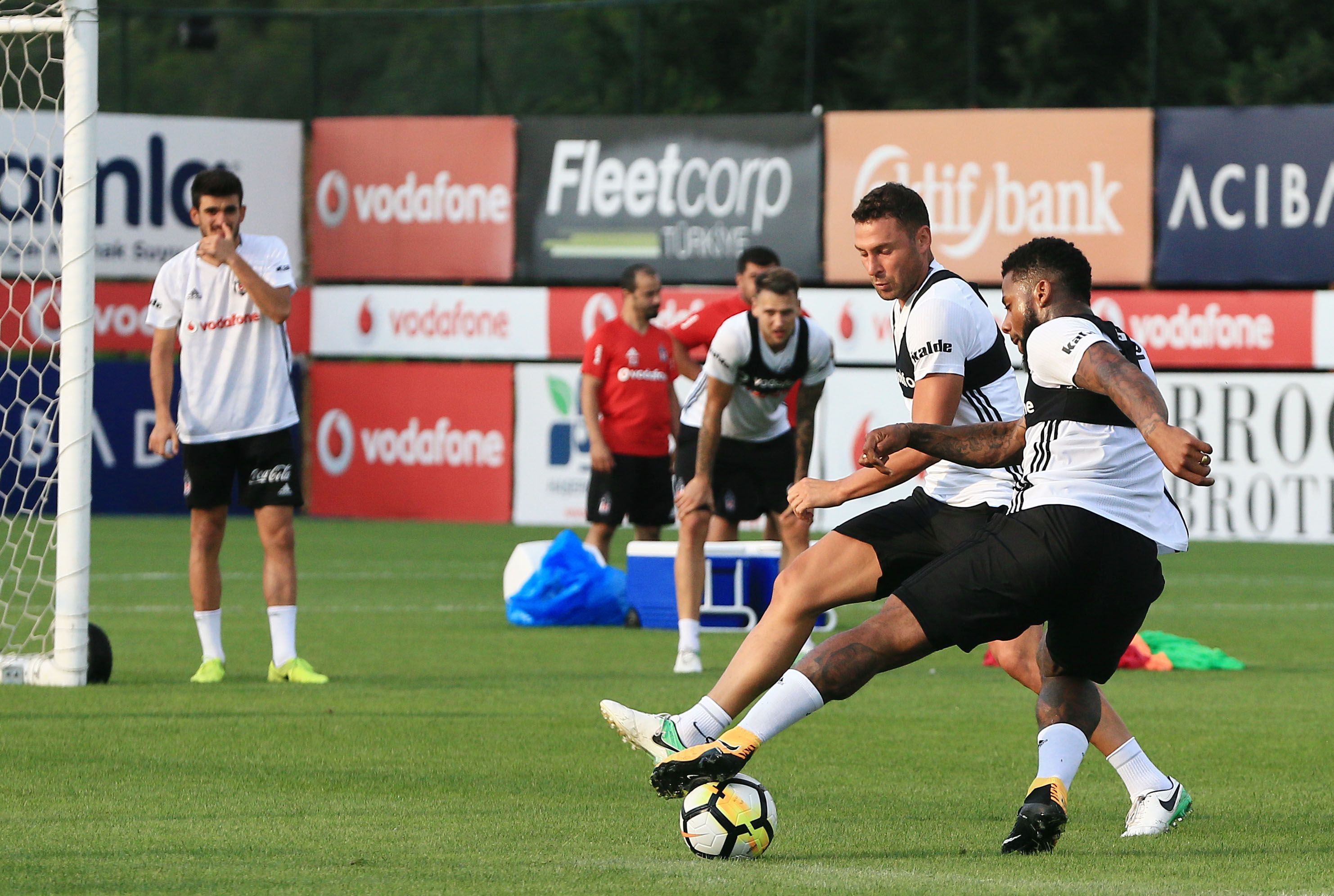 Dusko Tosic Jeremain Lens Besiktas