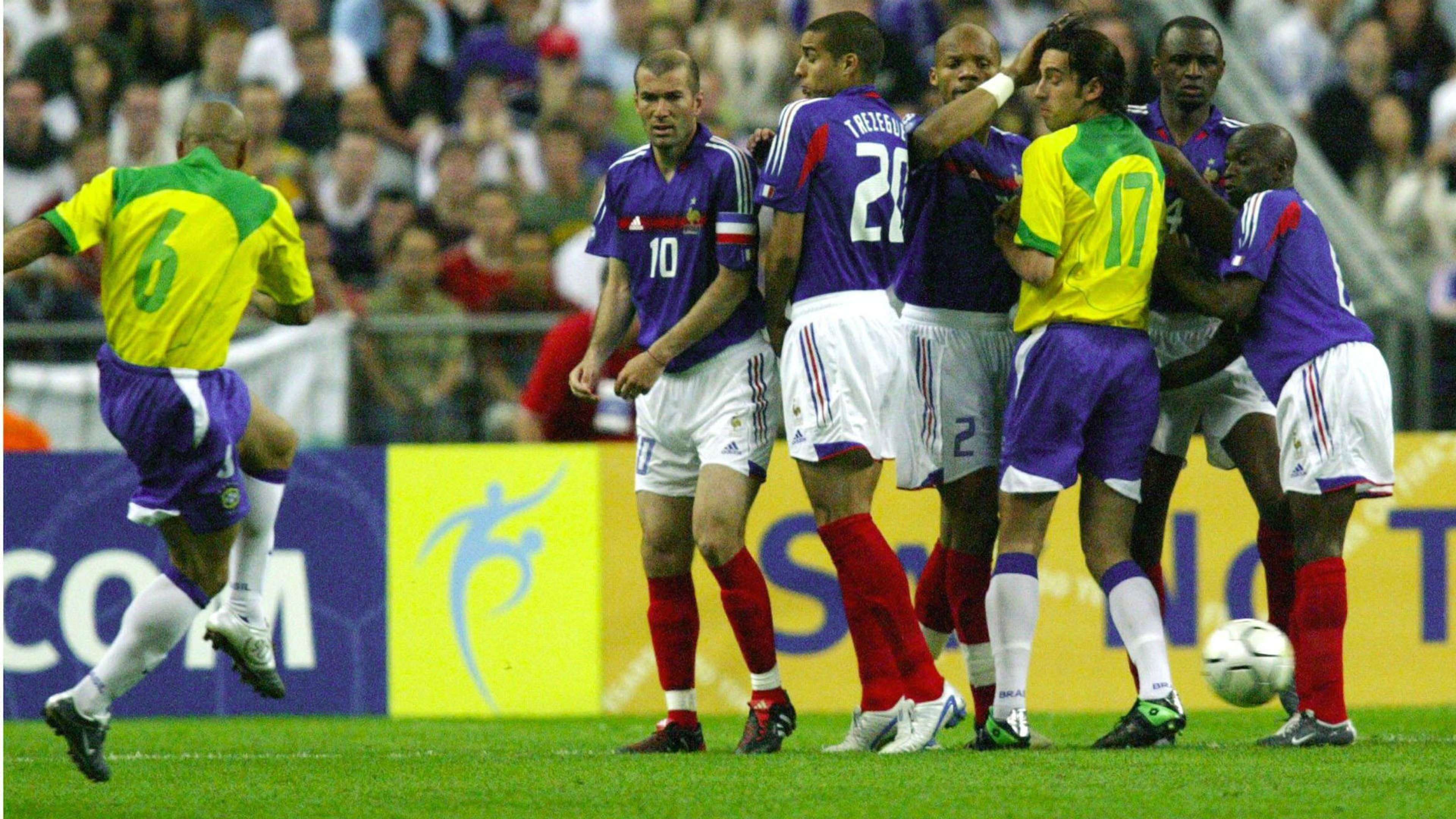 Roberto Carlos France Brazil Friendly 2004