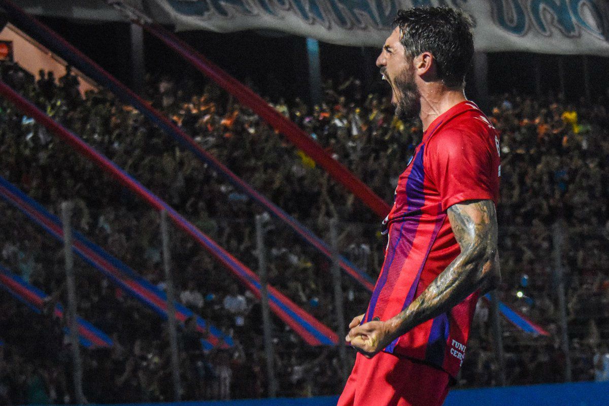 Larrivey Gol (Paraguay) 11-02-19