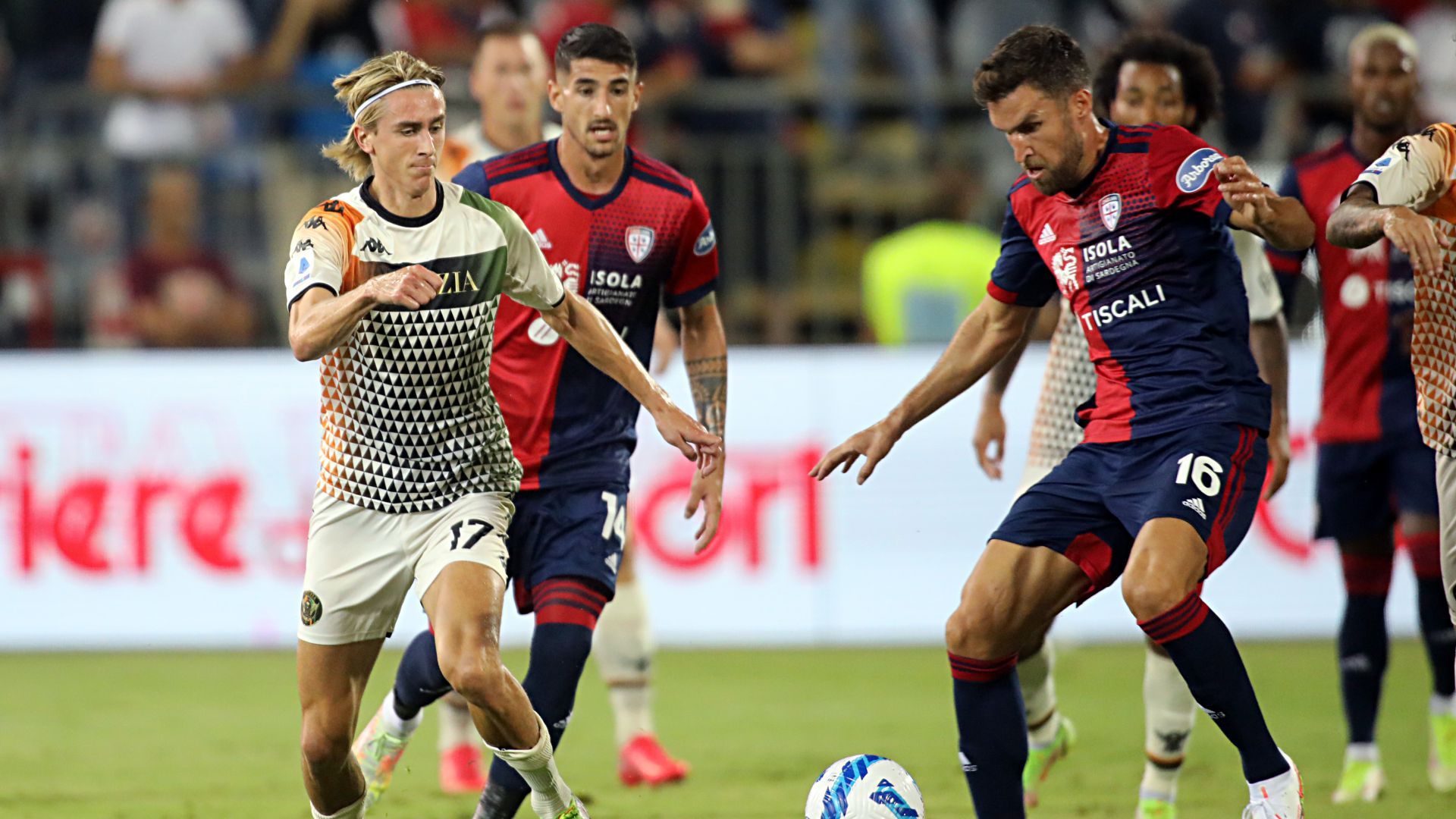 Kevin Strootman Dennis Johnsen Cagliari Venezia Serie A