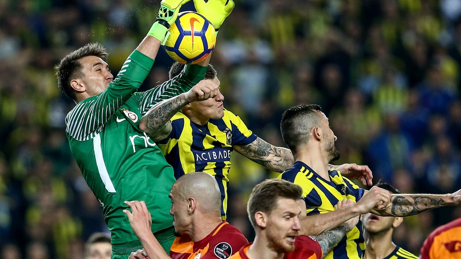 Muslera Fenerbahce Galatasaray 3172018