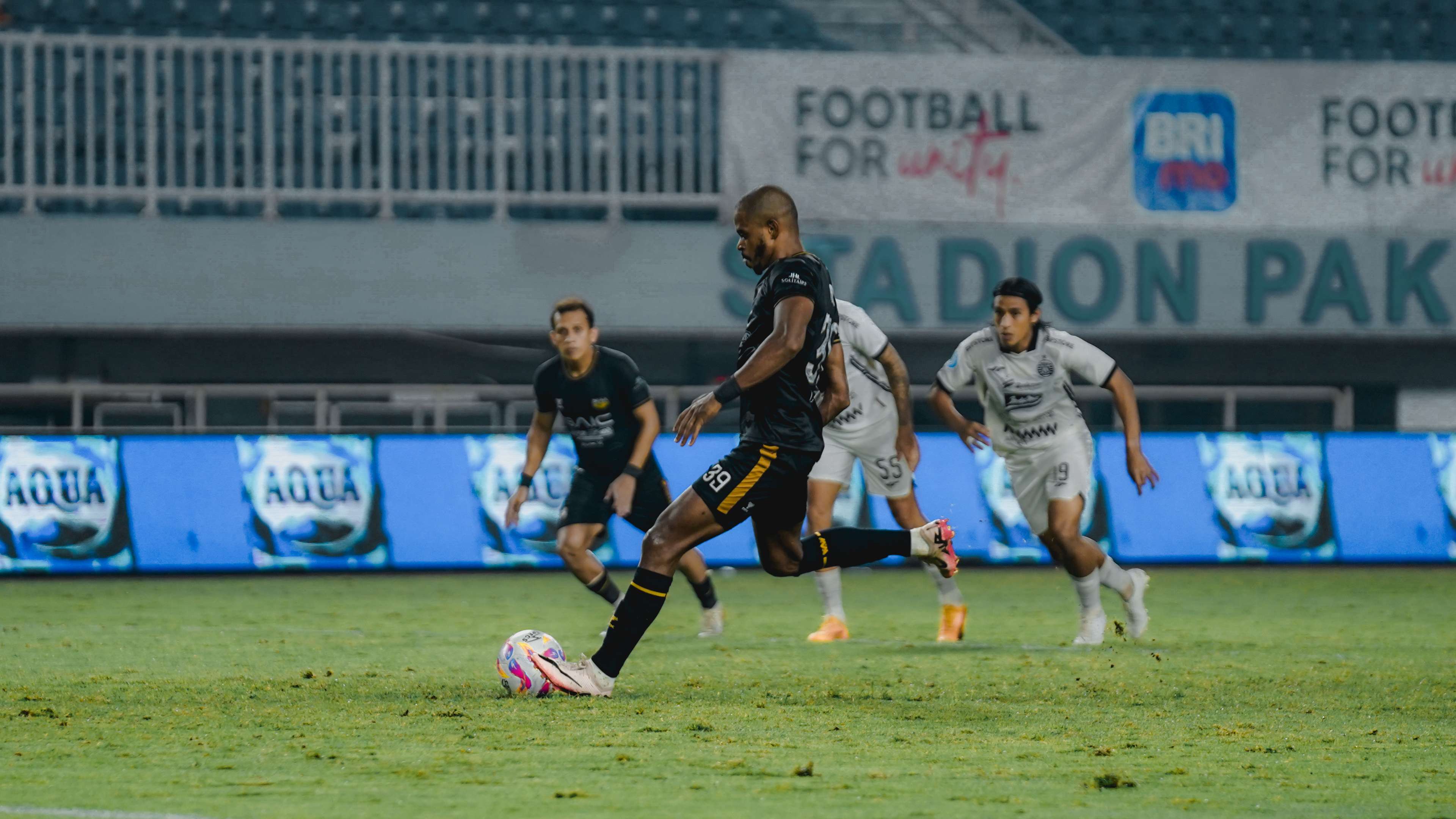 Dewa United vs Persija