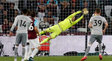 Adrian West Ham Manchester United