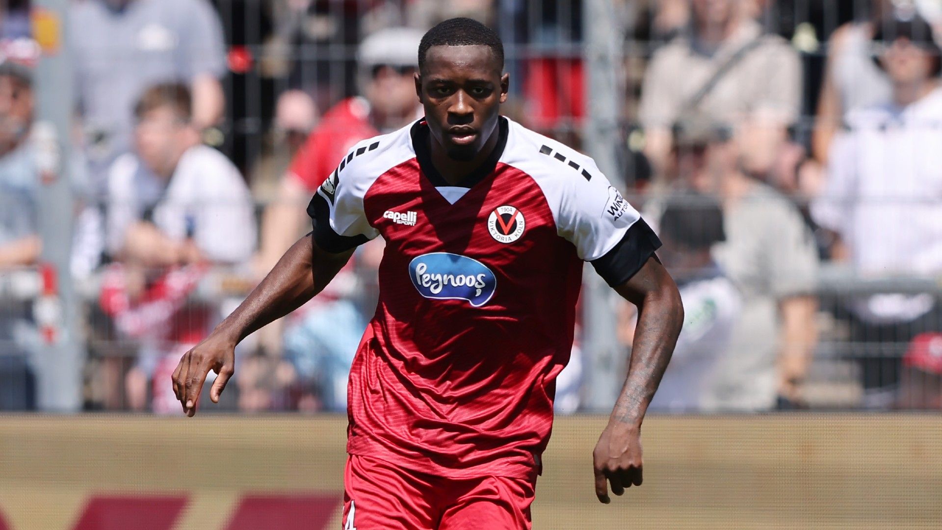 Enrique Lofolomo of FC Viktoria Koeln runs