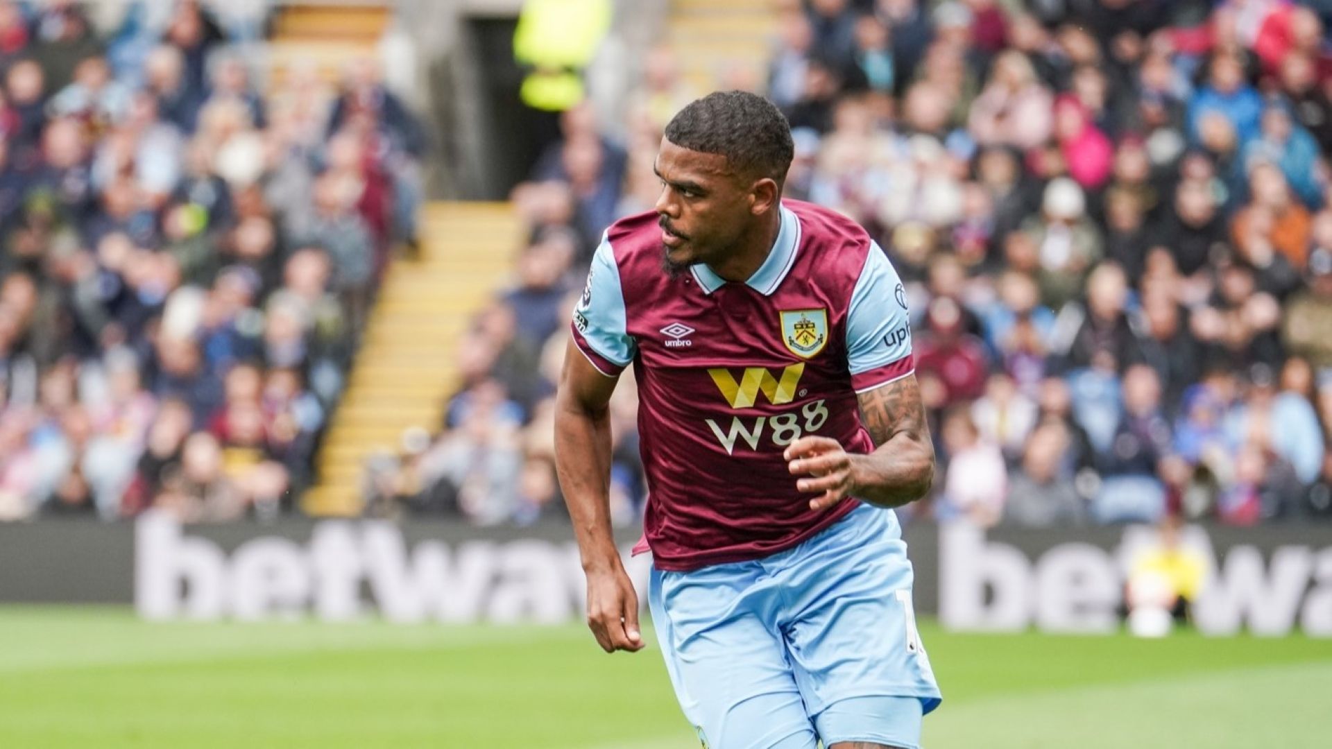 Lyle Foster, Burnely