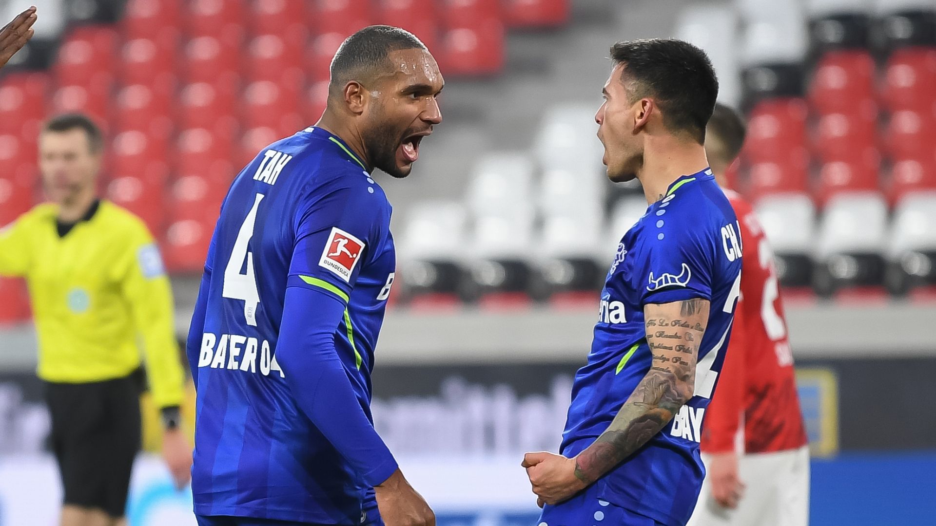 Charles Aránguiz Friburgo Bayer Leverkusen