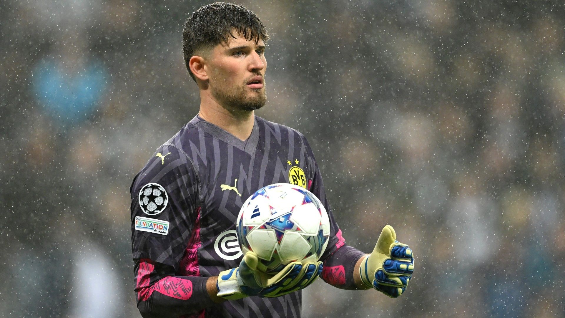 Gregor Kobel of Dortmund