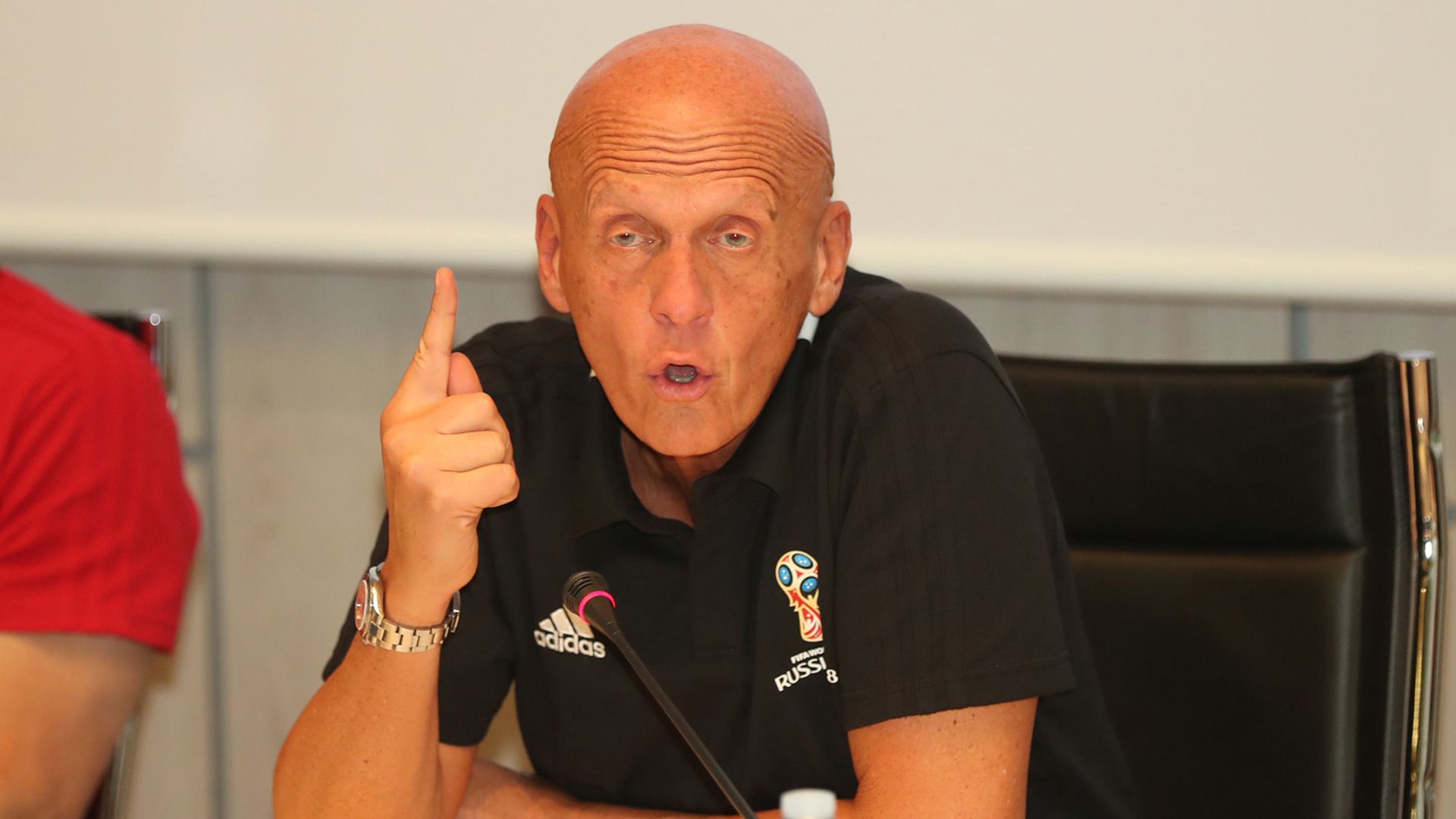 プロスターズシリーズのコッリーナ審判です 元審判コッリーナ氏が振り返る日韓ワールドカップ決勝前夜「みんなに