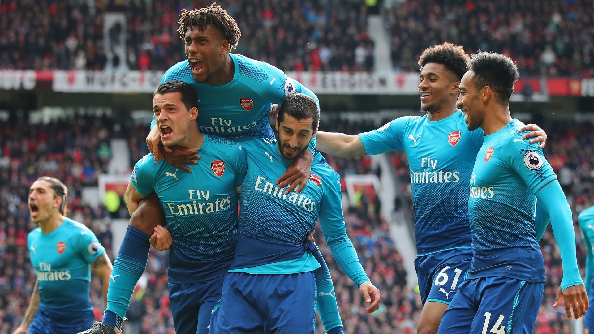 Arsenal celebrate vs Man Utd