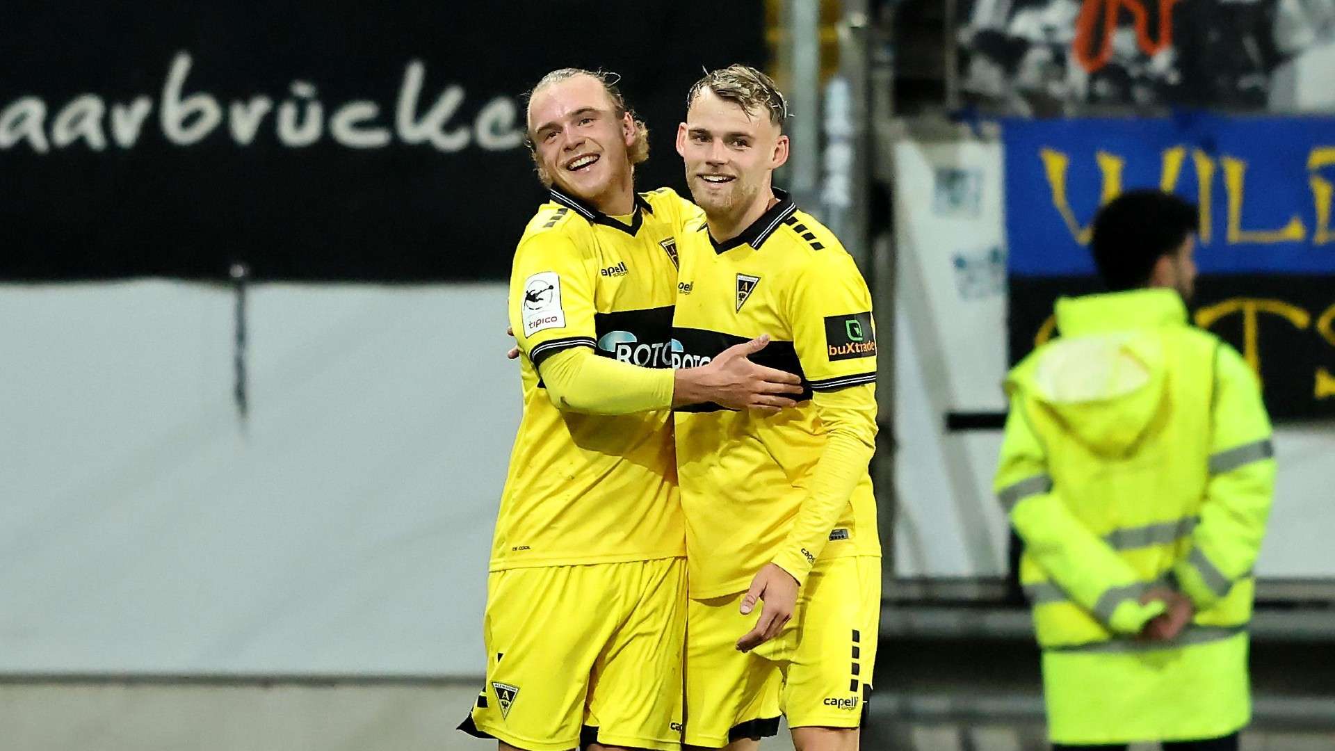 Larsa Gindorf of Alemannia Aachen celebrates the second goal with Mika Schroers