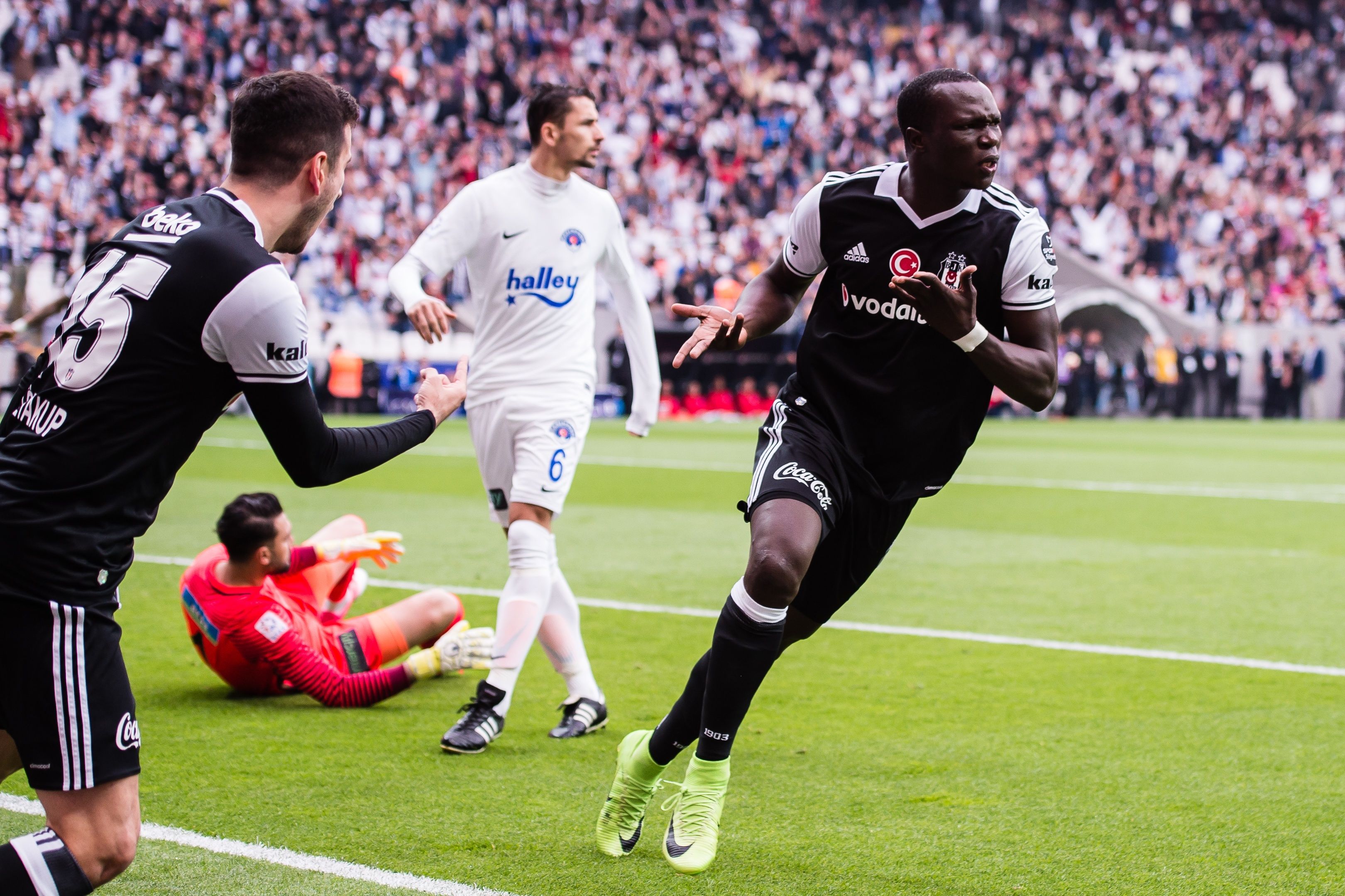 Oguzhan Ozyakup Vincent Aboubakar Besiktas Kasimpasa