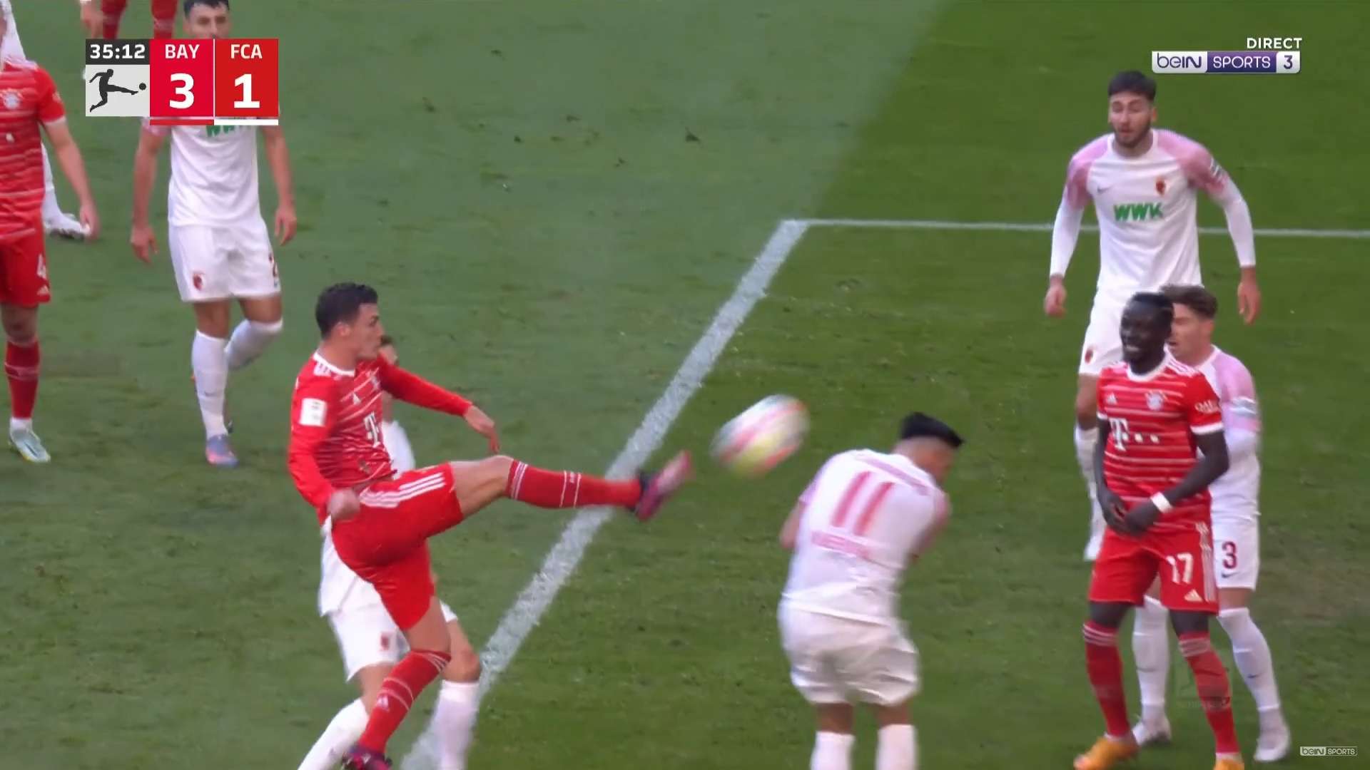 Benjamin Pavard but Bayern Munich Augsbourg