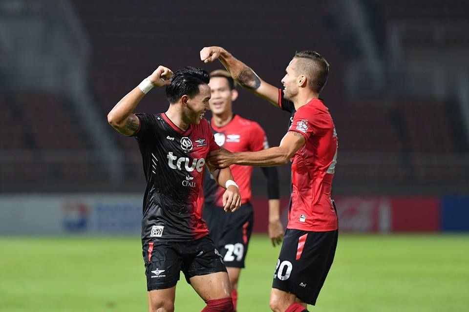 ธีรเทพ วิโนทัย - มาริโอ ยูรอฟสกี้