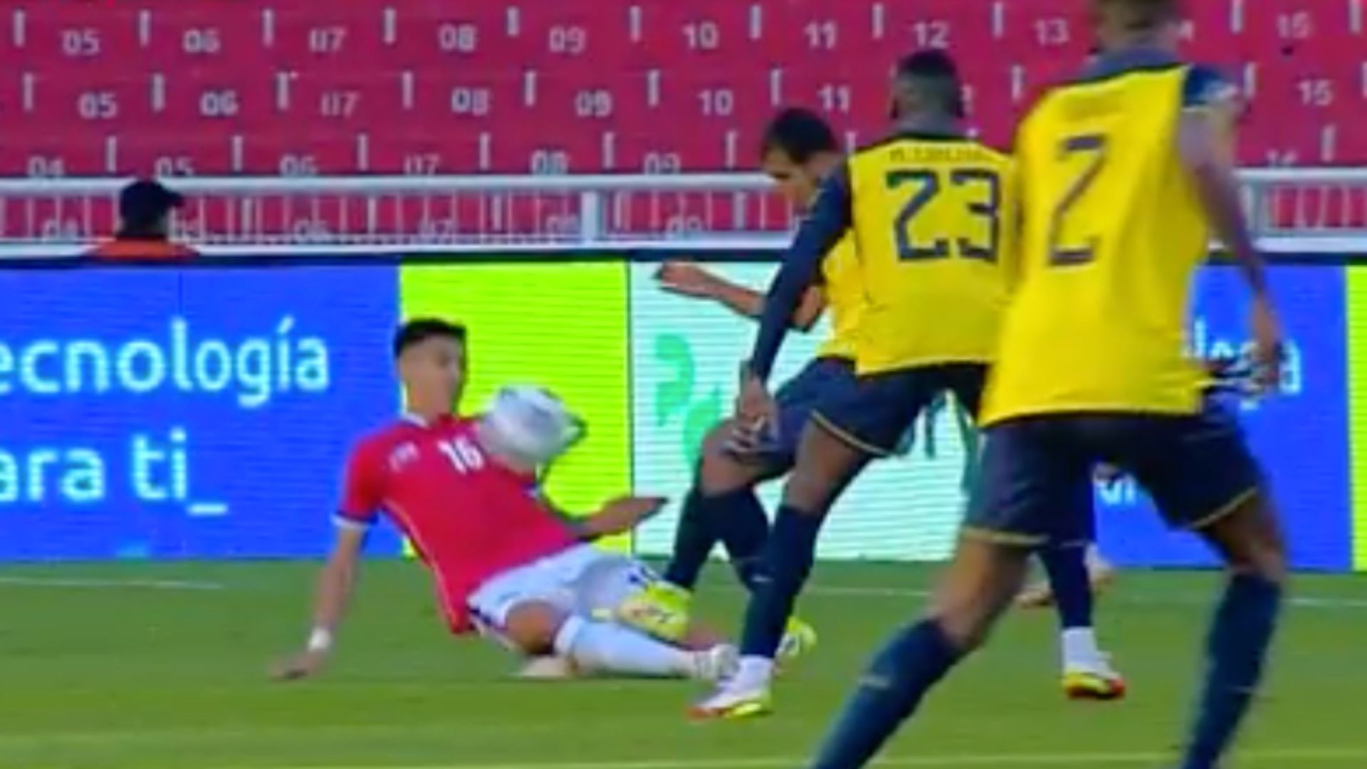 050921 Ecuador Chile roja Sornoza Claudio Baeza