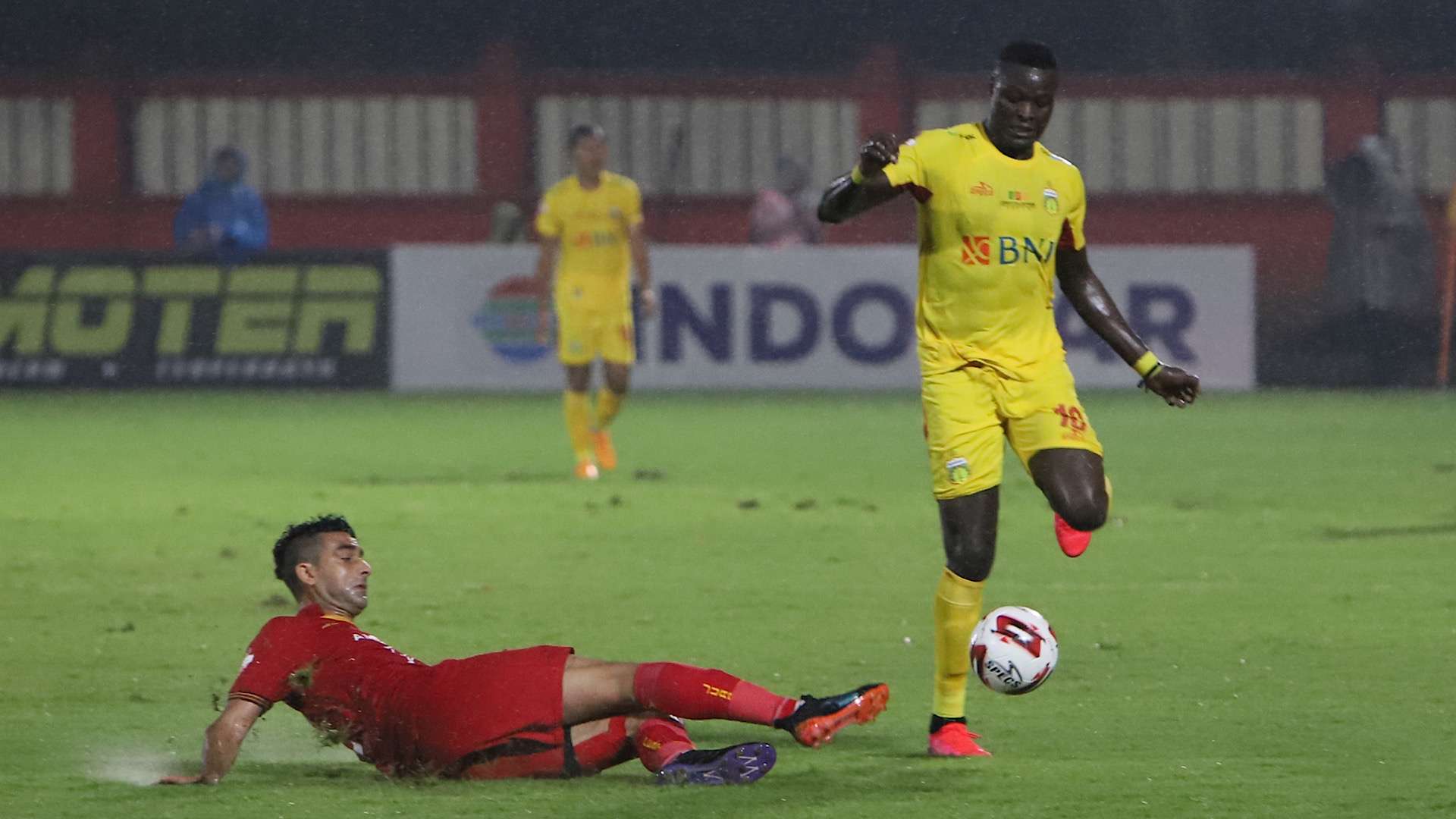 Ezechiel Ndouassel - Bhayangkara & Otavio Dutra - Persija Jakarta