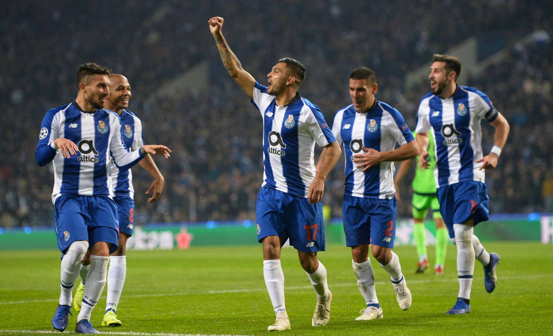 Tecatito Corona Porto Schalke