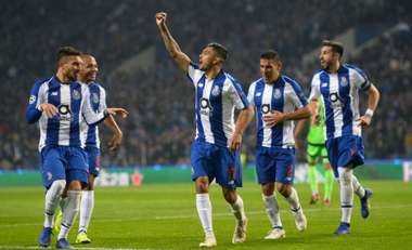 Tecatito Corona Porto Schalke