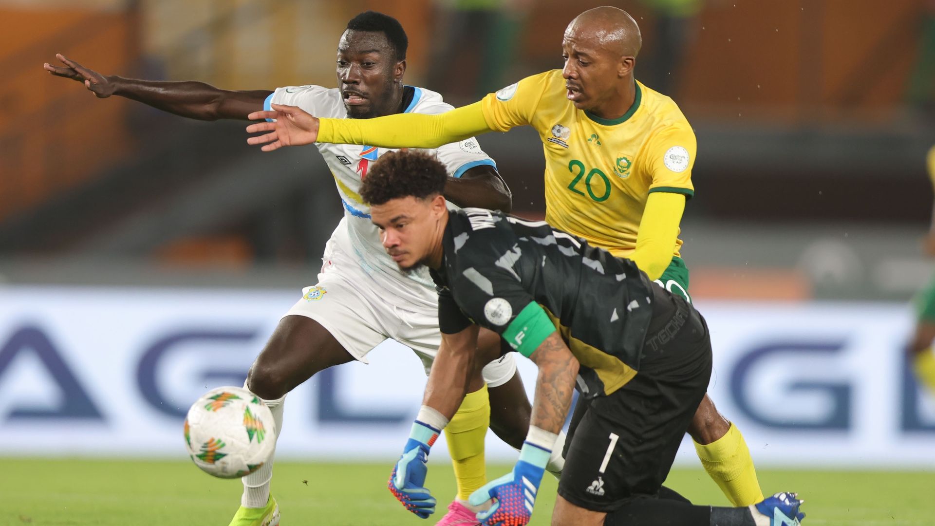 Silas Mvumpa Katompa of DR Congo and Ronwen Williams and Khuliso Mudau of South Africa 