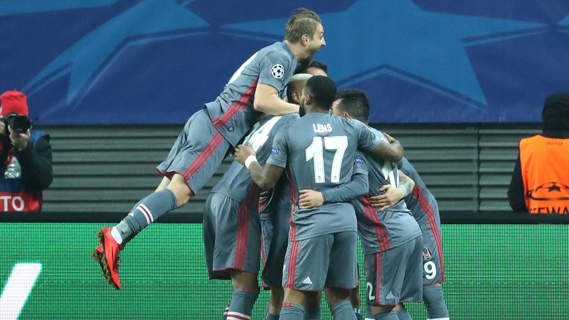 Besiktas goal celebration 6122017 UCL