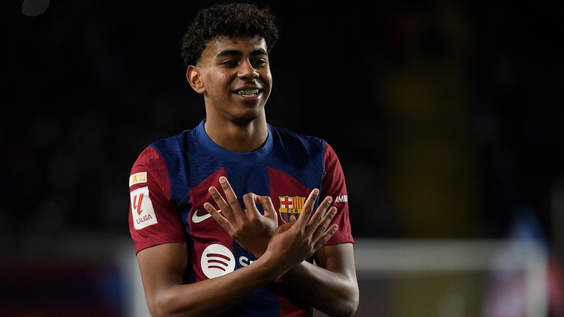 Barcelona's Spanish forward #27 Lamine Yamal