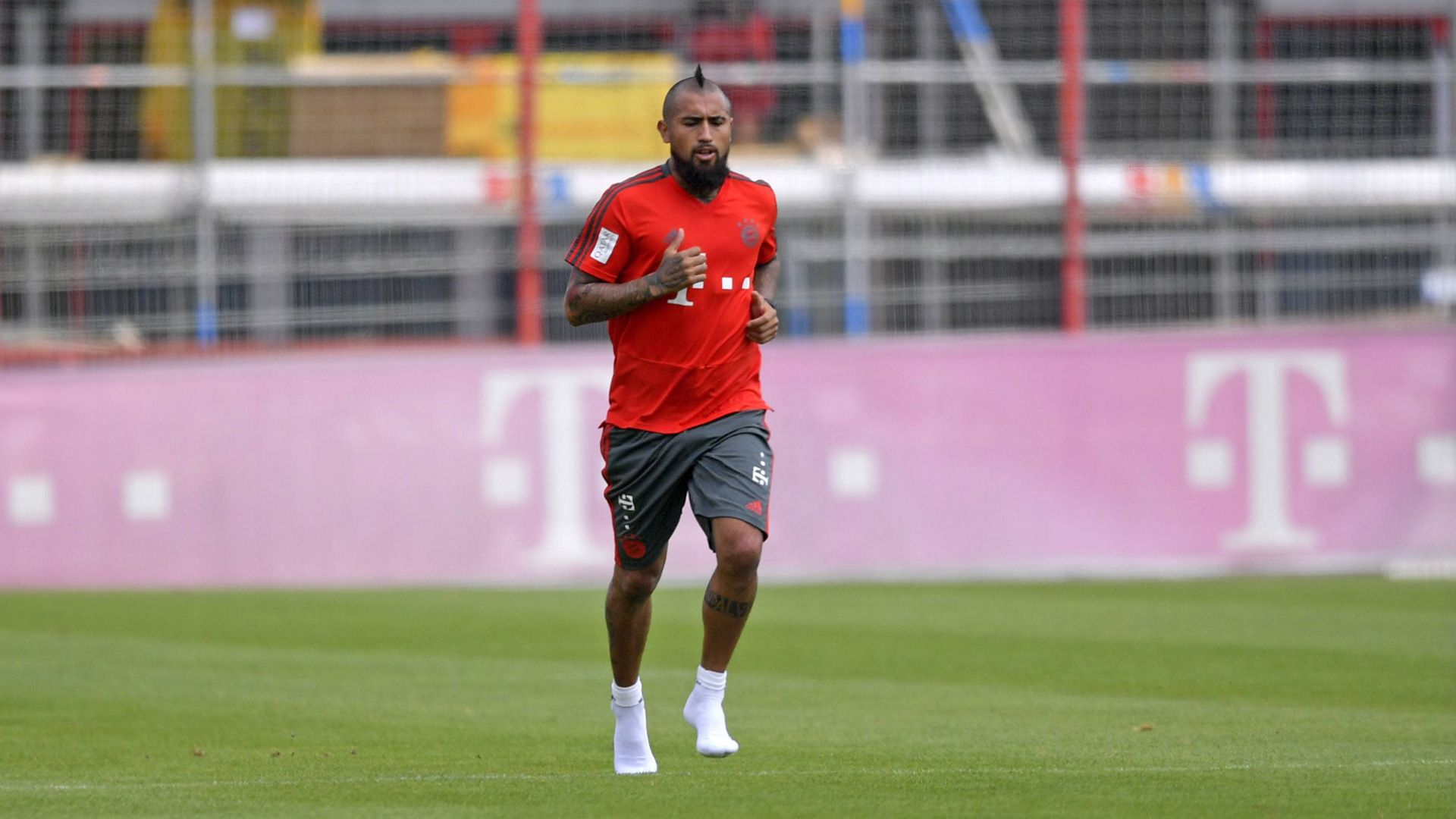 ONLY GERMAN Arturo Vidal FC Bayern München Training 19072018