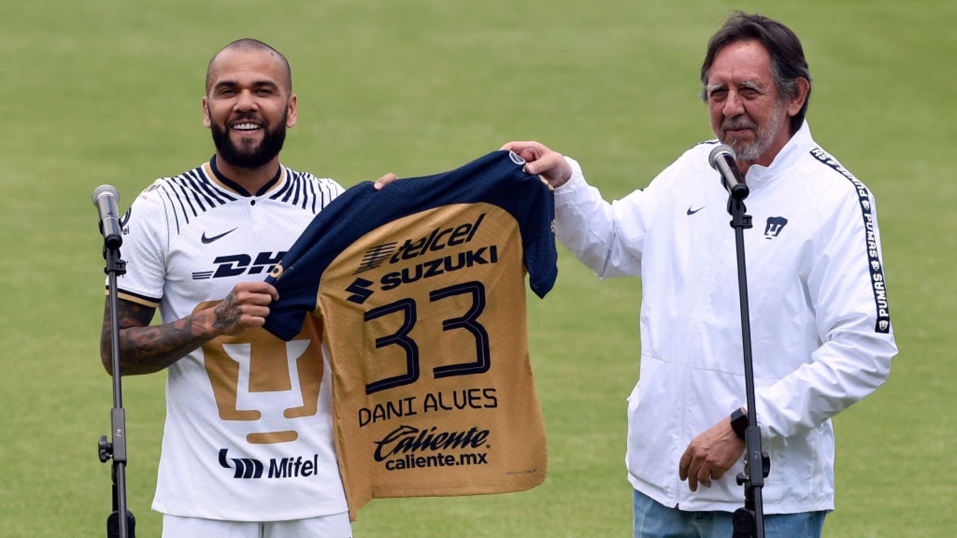 Dani Alves Leopoldo Silva presentación Pumas 2022