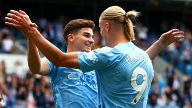 Julian Alvarez Erling Haaland Manchester City 2023-24