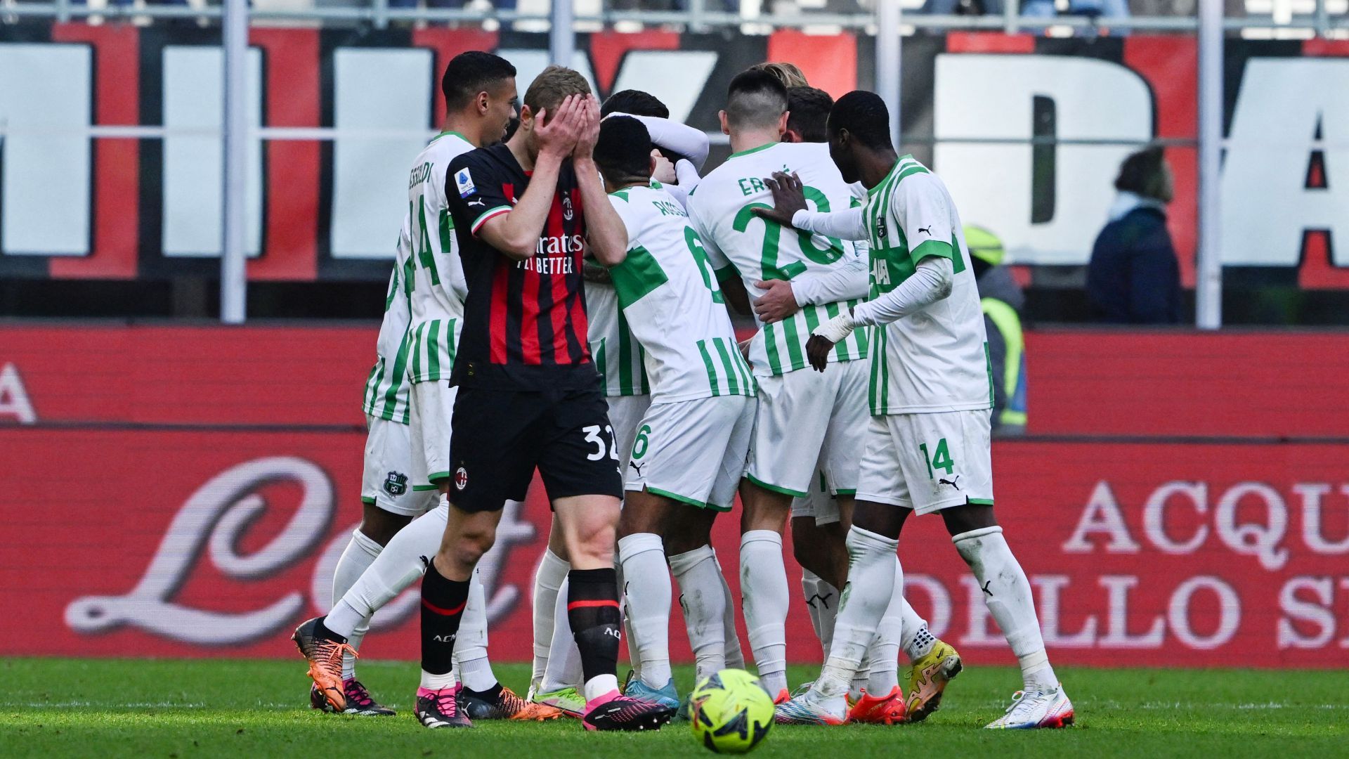 Sassuolo players celebrating Milan Sassuolo Serie A