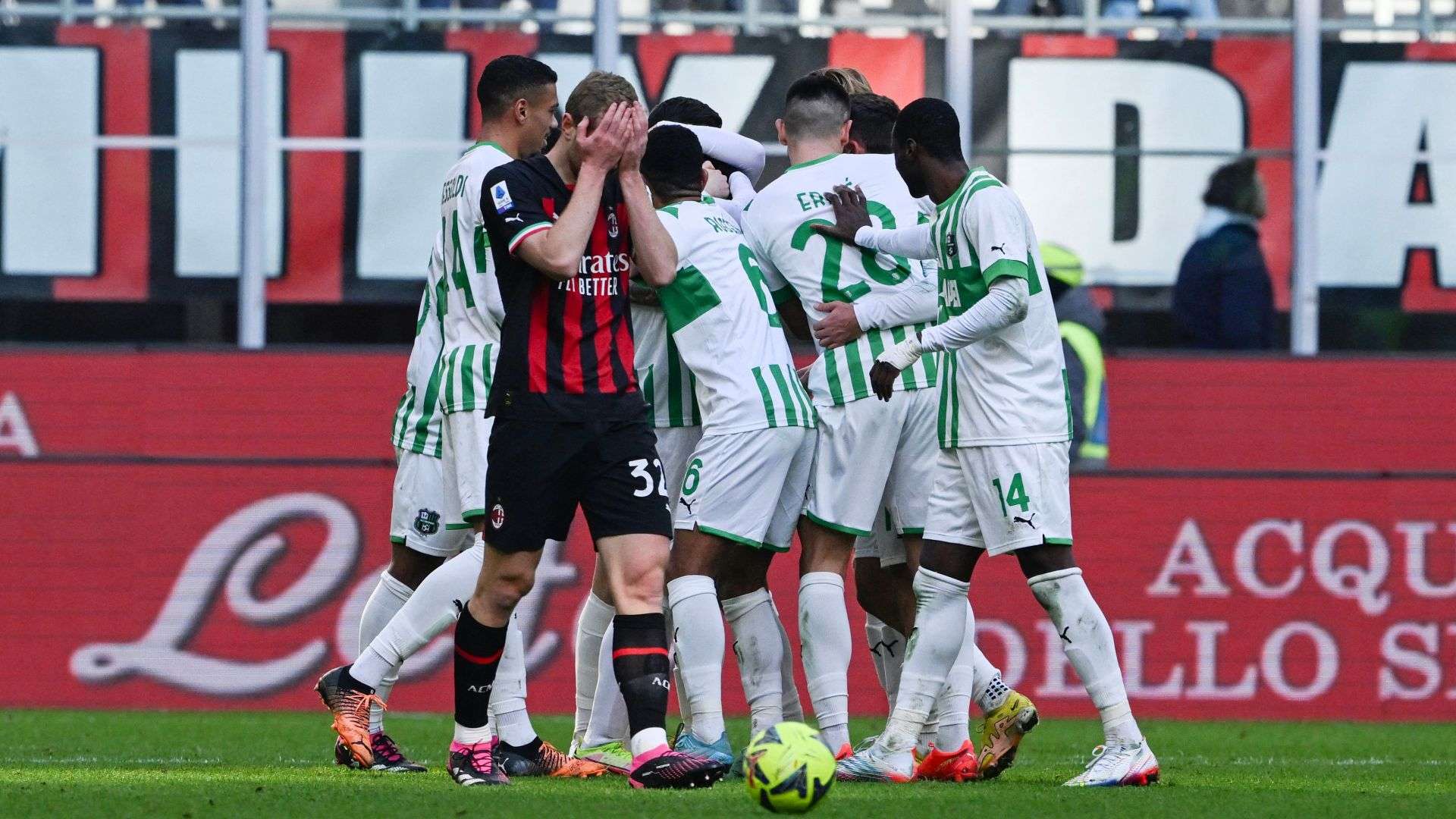 Sassuolo players celebrating Milan Sassuolo Serie A