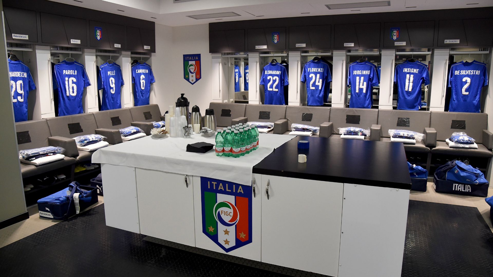 Italy dressing room before Spain friendly 24032016