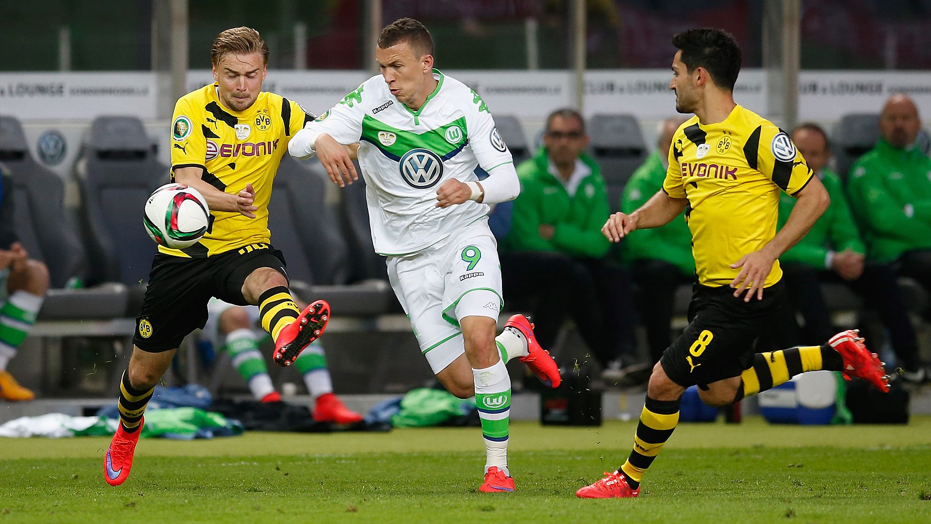 Marcel Schmelzer Ilkay Günogan Borussia Dortmund Ivan Perisic VfL Wolfsburg DFB Pokal 05302015
