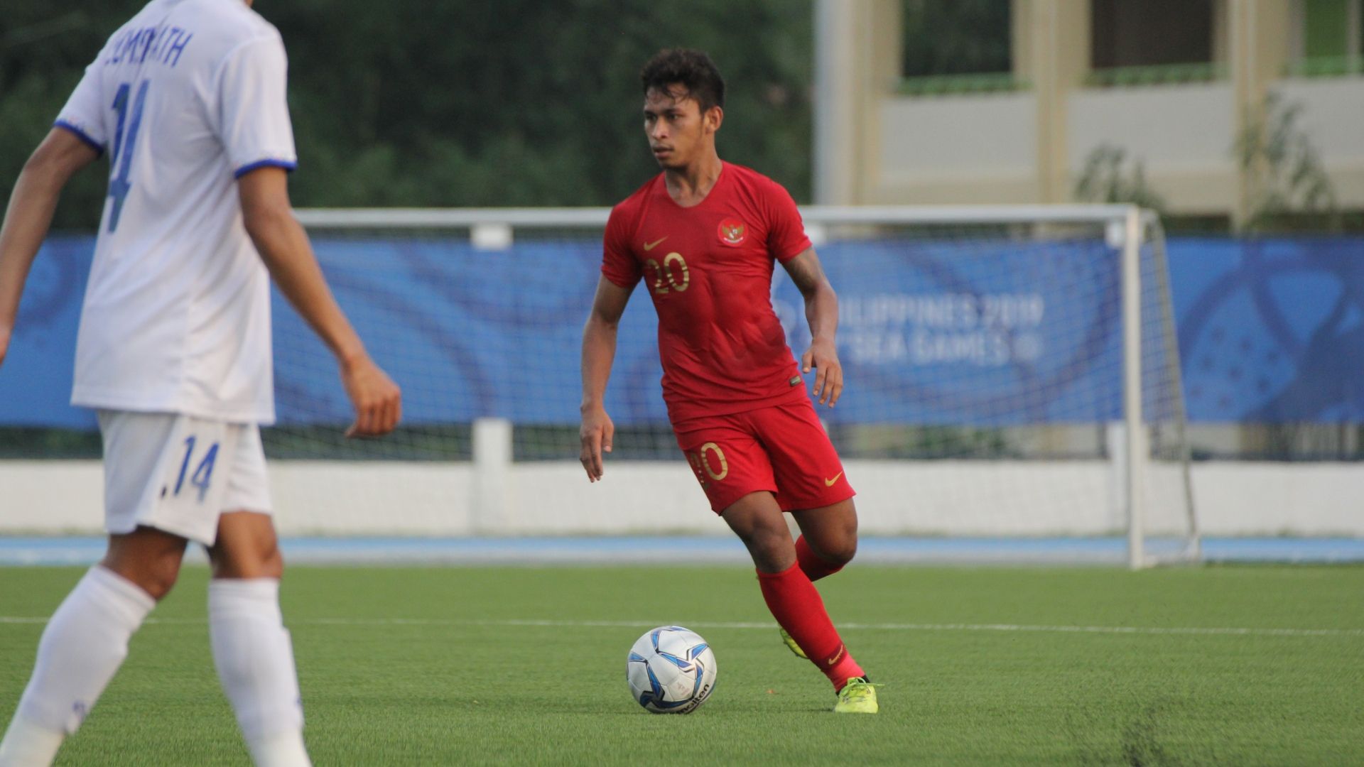 Osvaldo Haay - Timnas Indonesia U-22. Chung kết Sea Games 30. U22 Việt Nam vs U22 Indonesia. Nguyễn Tiến Linh. HLV Park Hang-seo tiết lộ lý do thay Tiến Linh. Kết quả U22 Việt Nam 4-0 U22 Campuchia. Đức Chinh phát biểu gì về đối thủ Indonesia. Highlights U22 Việt Nam 4-0 U22 Campuchia. Đức Chinh lập hat-trick. Tiến Linh chấn thương. Văn Toản cản phá penalty thành công. Keo Sokpheng sút hỏng phạt đền. U22 Campuchia. Park Hang-seo. Felix Dalmas. Thành Chung nhận hai thẻ vàng. TRỰC TIẾP VTV6 U22 Việt Nam vs U22 Campuchia. Link xem U22 Việt Nam vs U22 Campuchia. Xem trực tiếp U22 Việt Nam vs U22 Campuchia. Trực tiếp bóng đá hôm nay. Xem VTV6. SEA Games 30. Lịch thi đấu U22 Việt Nam. Trực tiếp bóng đá. Bóng đá. Xem bóng đá. Kết quả SEA Games. Kết quả bóng đá. Park Hang-seo. Nguyễn Quang Hải. Quang Hải chấn thương. Nguyễn Tiến Linh. Đoàn Văn Hậu. Bùi Tiến Dũng. Nguyễn Văn Toản. Bùi Tiến Dũng bắt chính. Bùi Tiến Dũng mắc sai lầm. Trực tiếp U22 Việt Nam kênh nào. Xem trực tiếp U22 Việt Nam kênh nào.